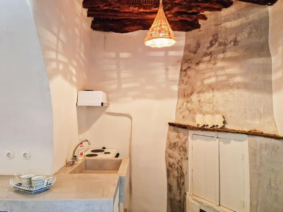 Cave-guesthouse To Heritage Kythnos